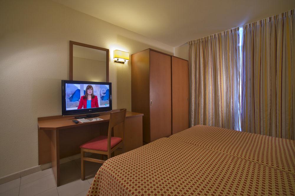 רוזס Hotel Mediterraneo מראה חיצוני תמונה