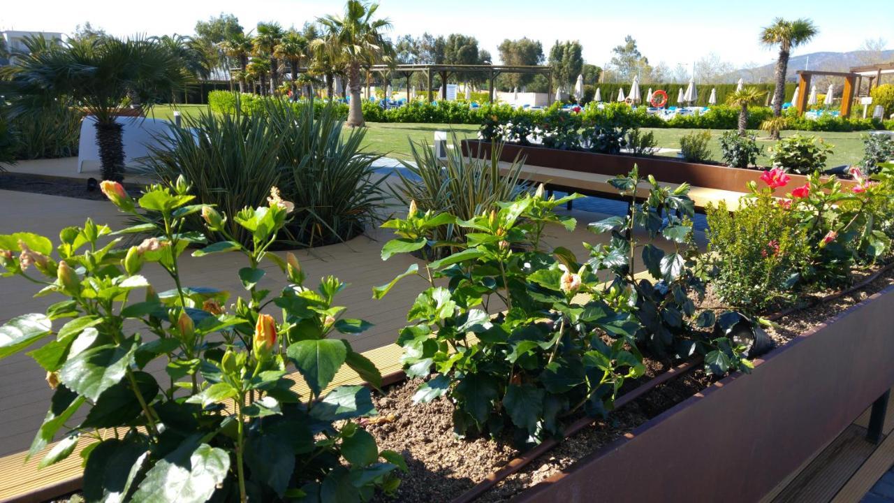 רוזס Hotel Mediterraneo מראה חיצוני תמונה