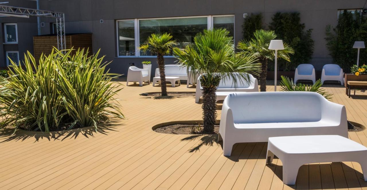 רוזס Hotel Mediterraneo מראה חיצוני תמונה