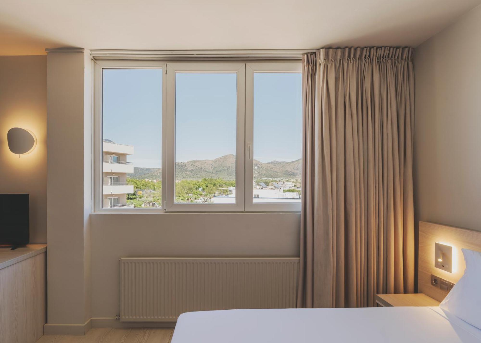 רוזס Hotel Mediterraneo מראה חיצוני תמונה
