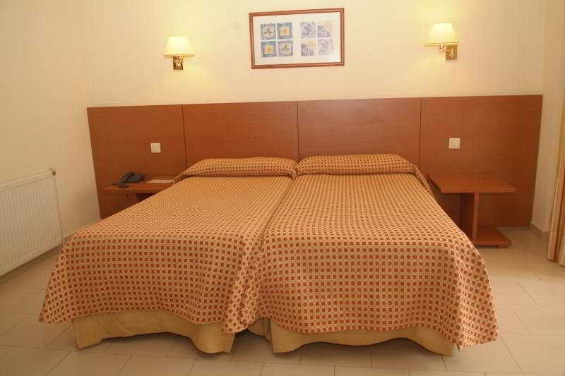 רוזס Hotel Mediterraneo מראה חיצוני תמונה